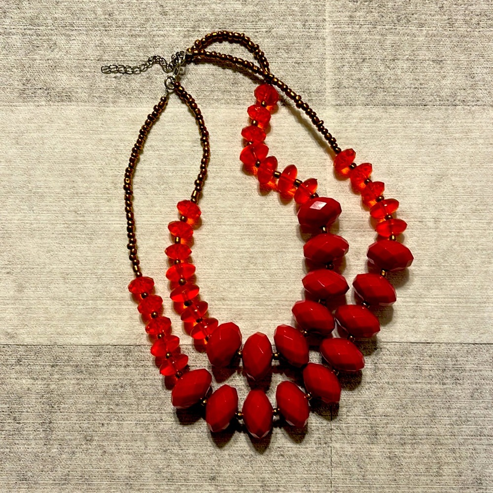 This BEAUTY 😍 is a vintage (1940s-1950s), long, red, opaque, glass necklace.